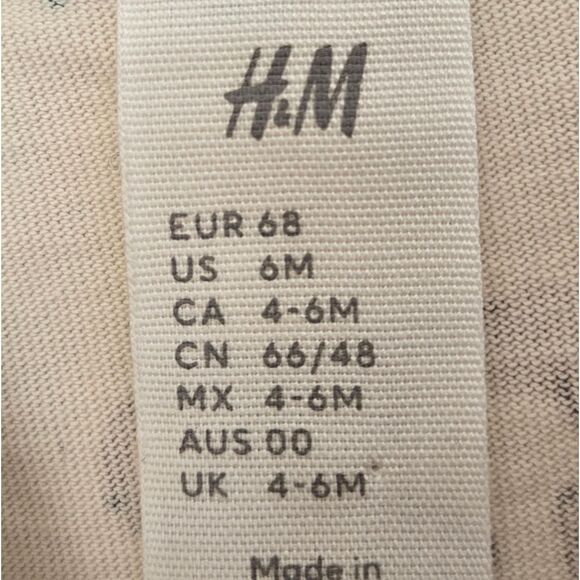 2/$20 H&M Holiday Set Size 3-6 Months - Picture 3 of 4